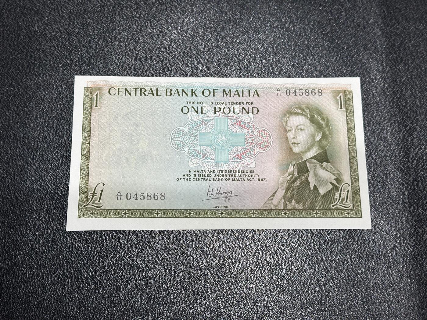 《外钞收藏家》第六百零三期（精选场）（本平台长期征集拍品、欢迎藏友们联系合作） 1967年马耳他1镑 UNC- 精美戎装女王