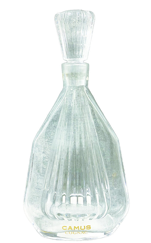 上海拍卖行2025年秋季古董珍玩拍卖会 法国Baccarat & Camus合作款水晶洋酒瓶(H:29.5cm)