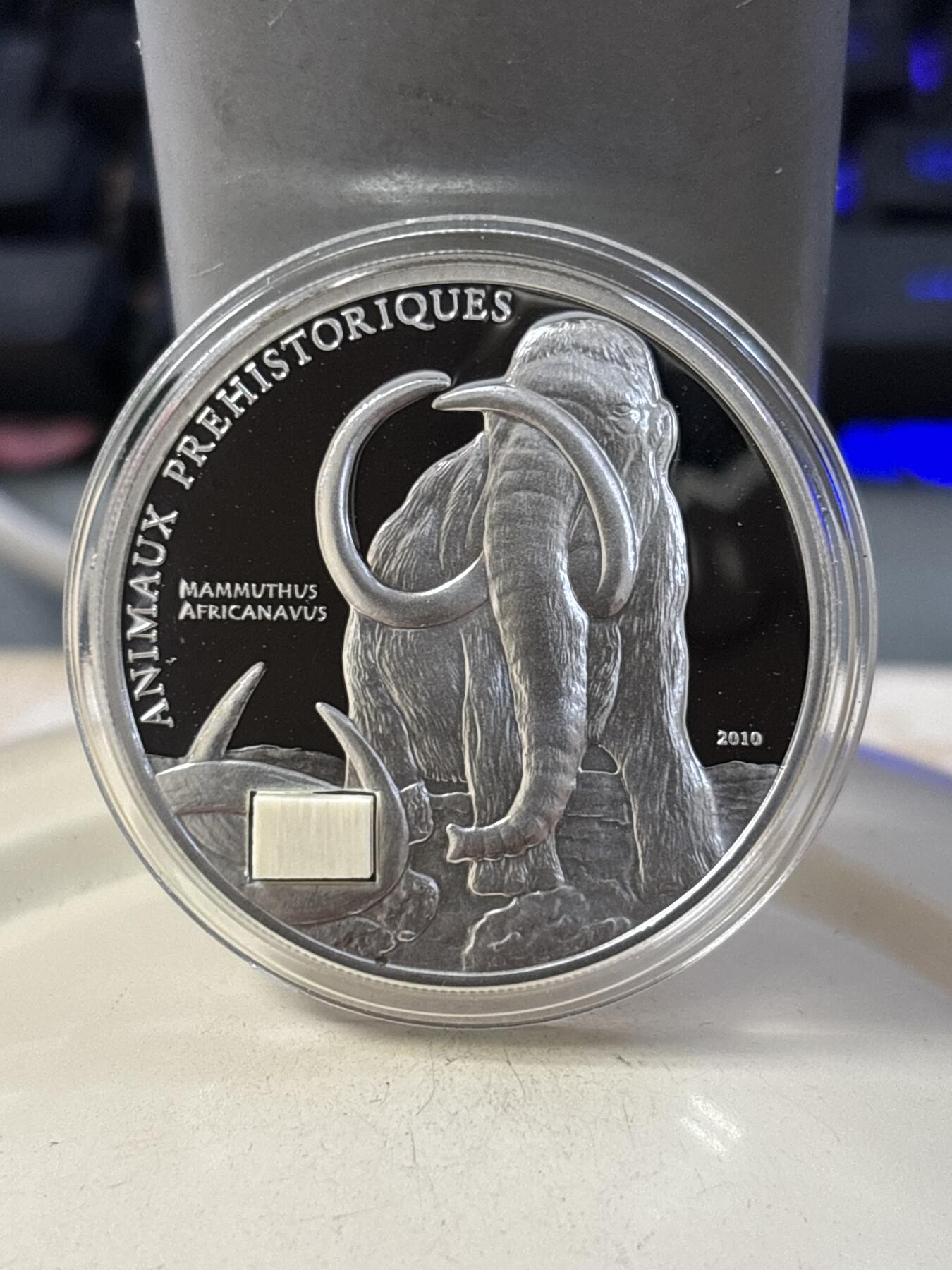 第188期拍卖 获奖币科特迪瓦2010年猛犸象镶嵌精制纪念银币，25克，925银，发行量2500枚，世界25种最美钱币之一