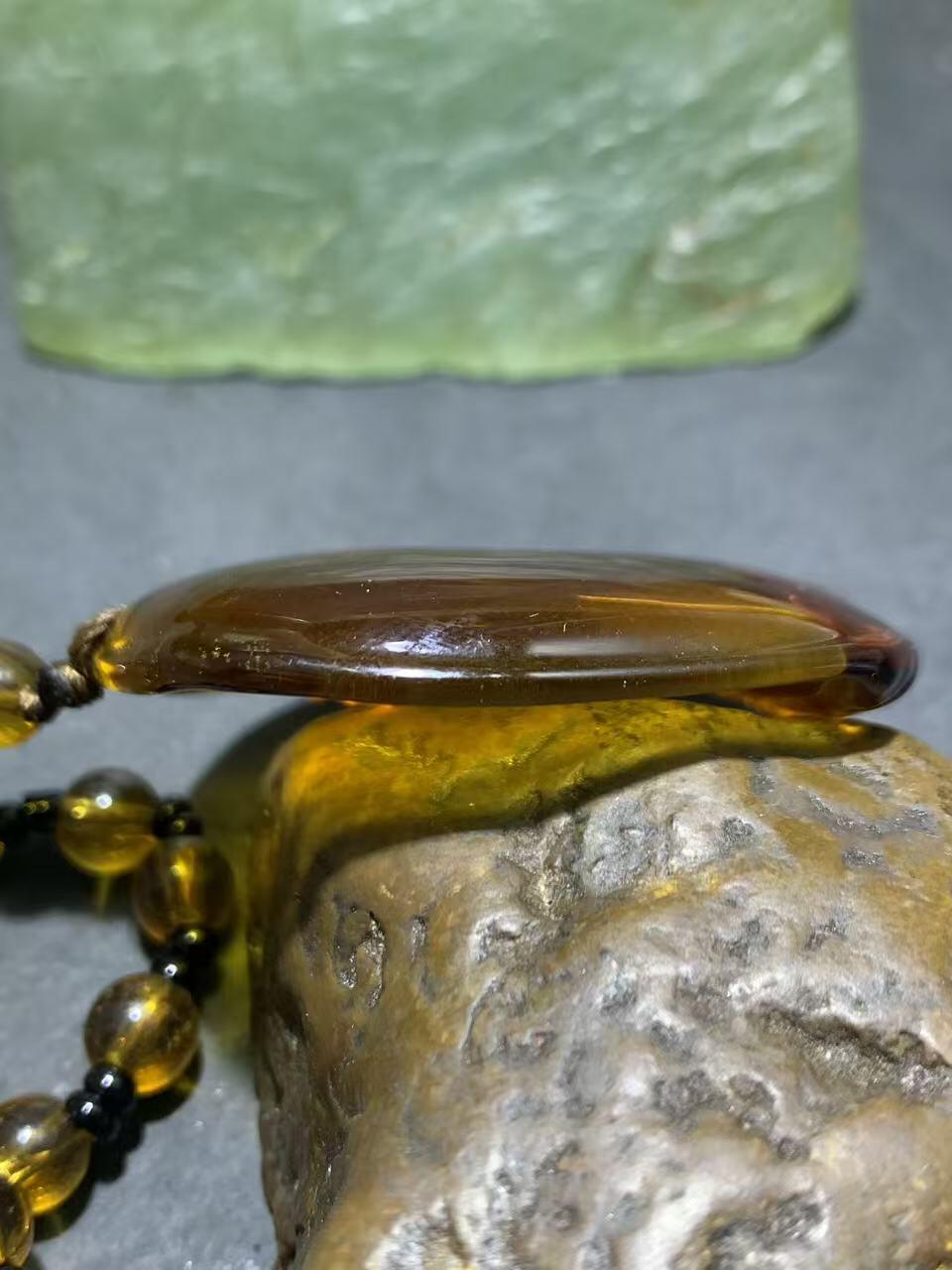 放福利！精美古法琥珀色琉璃如来佛祖吊坠一个！