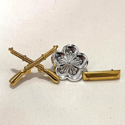韵星假日拍卖第三十七期 -- Rimey Holidays Auction 37 - 国军将官梅花领章、陆军步兵领章、空军少尉肩章一组（单侧）