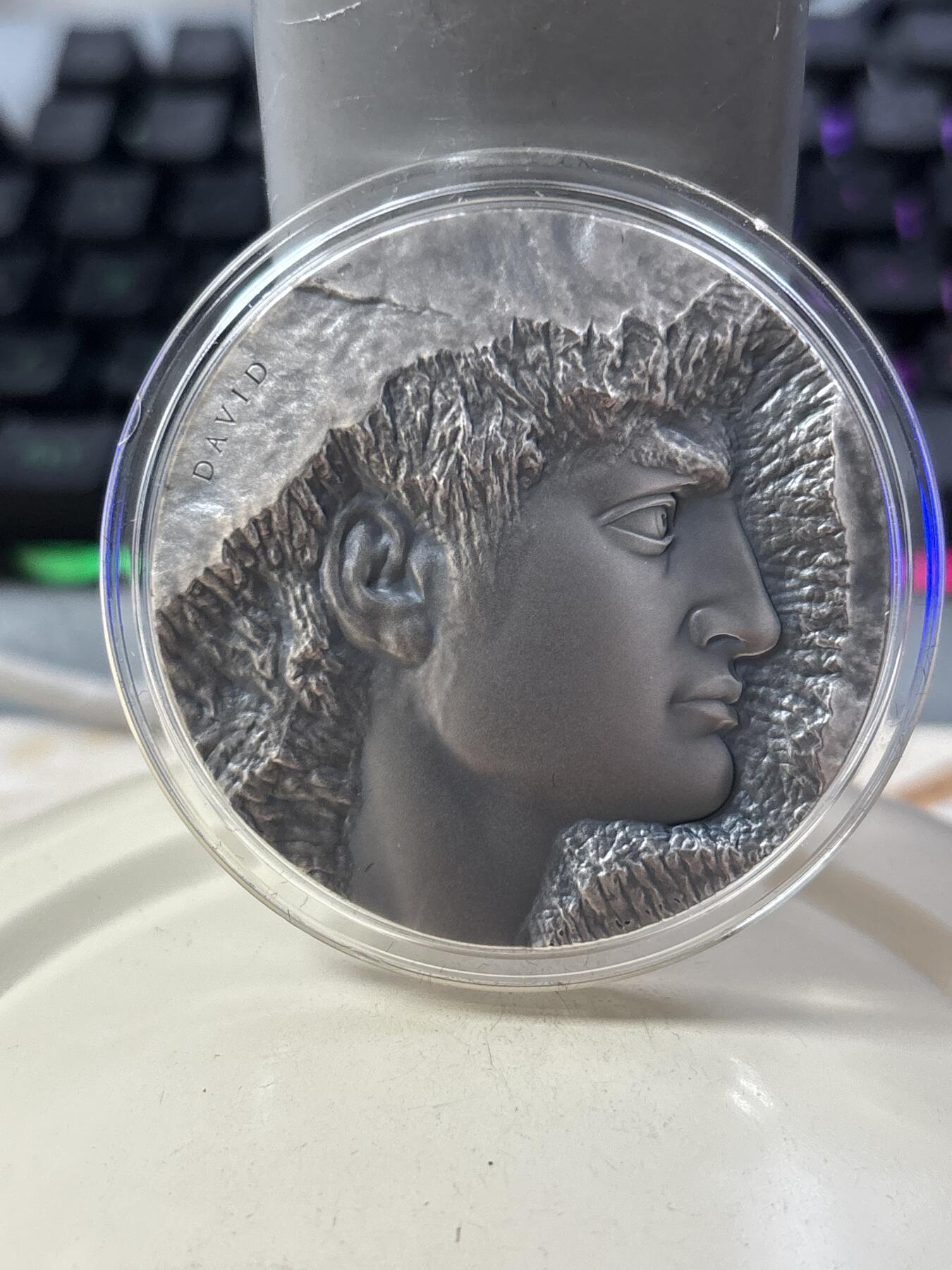 第188期拍卖 纽埃2022年雕塑系列1大卫2盎司高浮雕仿古纪念银币，999银，发行500枚