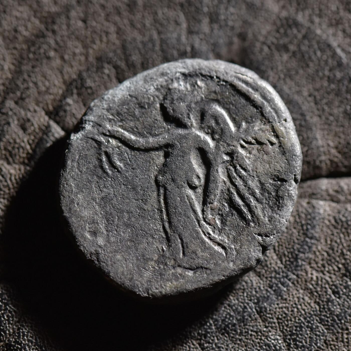 【良泉】【春节前最后一场】2月5日晚19.30点开拍！208组，本场结束后预存钱币的朋友请告知，将连同本场拍品一起邮寄，预祝诸位春节愉快！  【藏家出品A】10.48克，古罗马帝国，埃及行省，公元70年【少见】弗拉维王朝第一位皇帝韦斯巴芗，背胜利女神 四德拉克马银币，亚历山大港造币厂打制