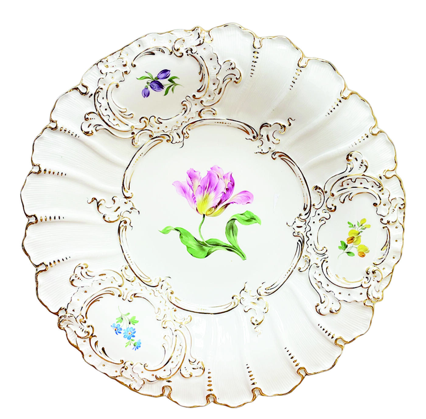 上海拍卖行2025年秋季古董珍玩拍卖会 德国梅森彩绘德国之花三开窗描金大赏盘(直径:29cm)