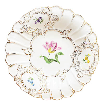 上海拍卖行2025年秋季古董珍玩拍卖会 - 德国梅森彩绘德国之花三开窗描金大赏盘(直径:29cm)