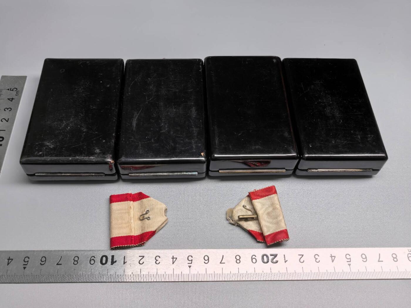 小驴勋章奖章收藏1月17日周六晚六点拍卖（珍爱和平，收藏战争，铭记历史，勿忘国耻，忠党爱国。有偿代拍，送拍规则在简介最后，参拍须阅读规则后再参拍，关系到运费包装发货时效真假辨别等关键信息，拍卖时不再发原图，看大图店主微信码在拍卖店铺介绍里）