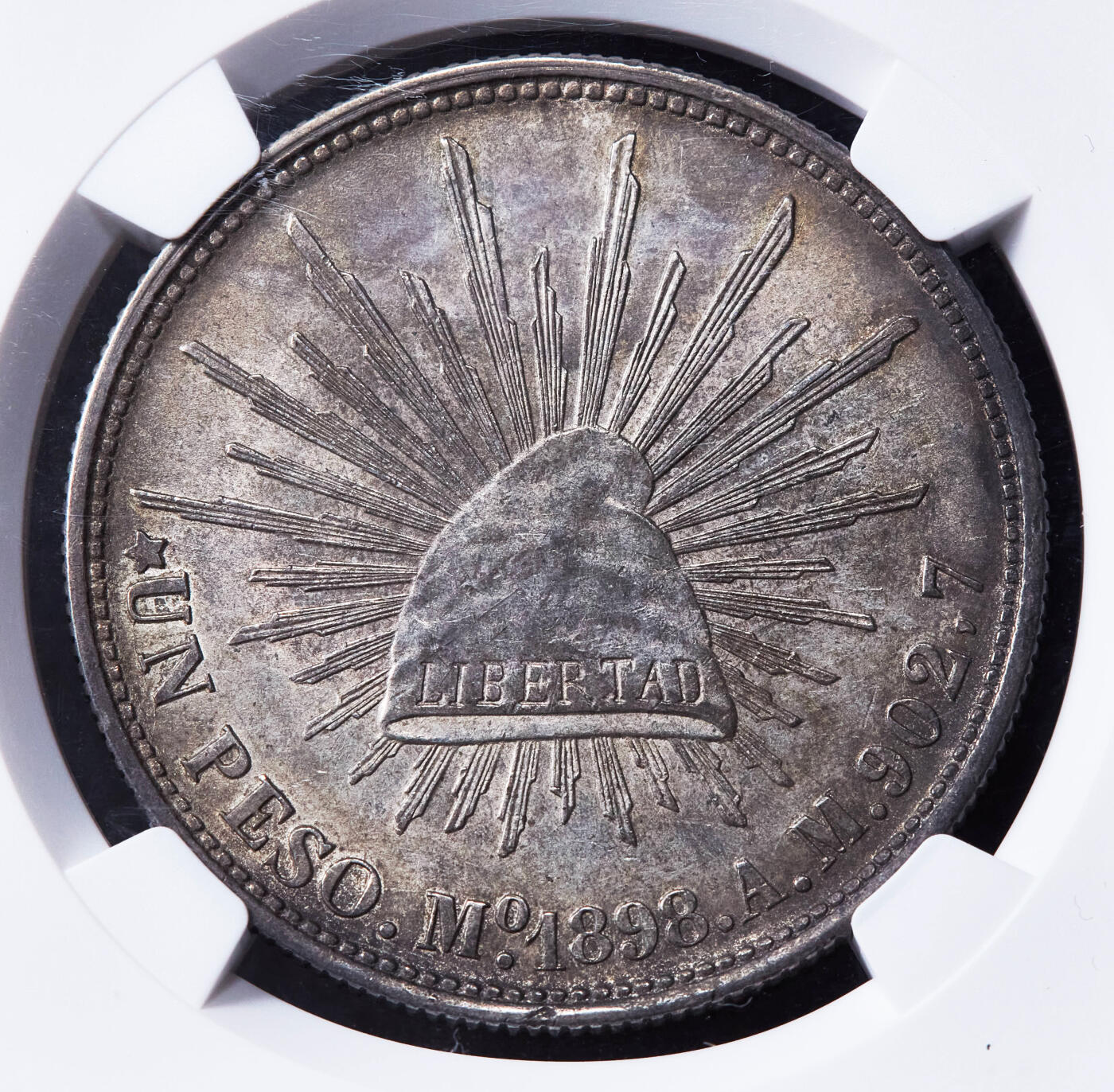 【俄甄集藏】“万象更新、马呈祥瑞”迎新春俄甄精品场-2026年(047)01-21 星期三 晚 19:30 全场包邮 墨西哥1898年Mo AM版8里亚尔直边鹰洋大银币，NGC MS63，黄油酱彩老包浆，转光品相