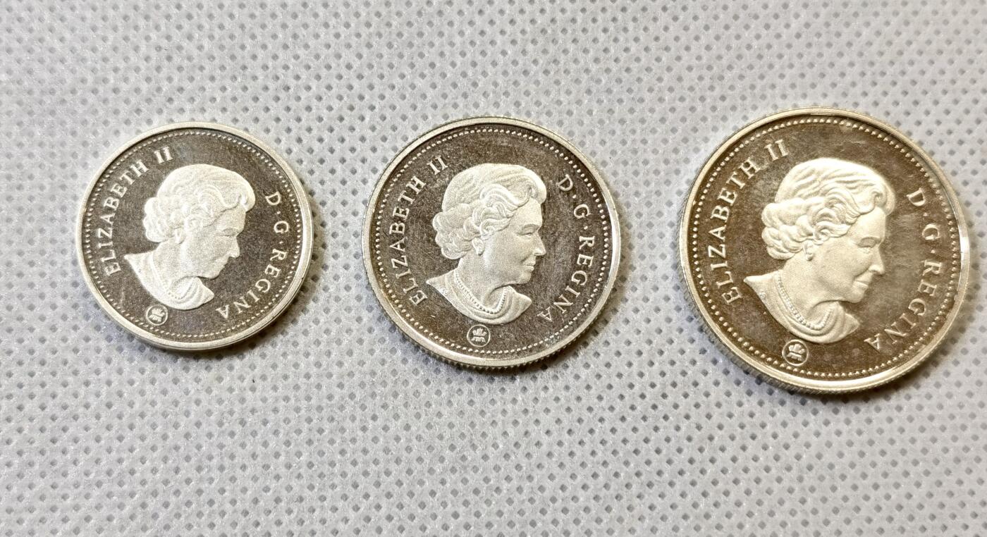 甄臻铺-世界币章拍卖（第48期）精品场拍品征集中，送拍享返佣金等优惠多多 三枚一组，加拿大2010年类精制银币50分、25分、10分，总重20.7g，925银，有氧化但镜面感仍在，品相如图