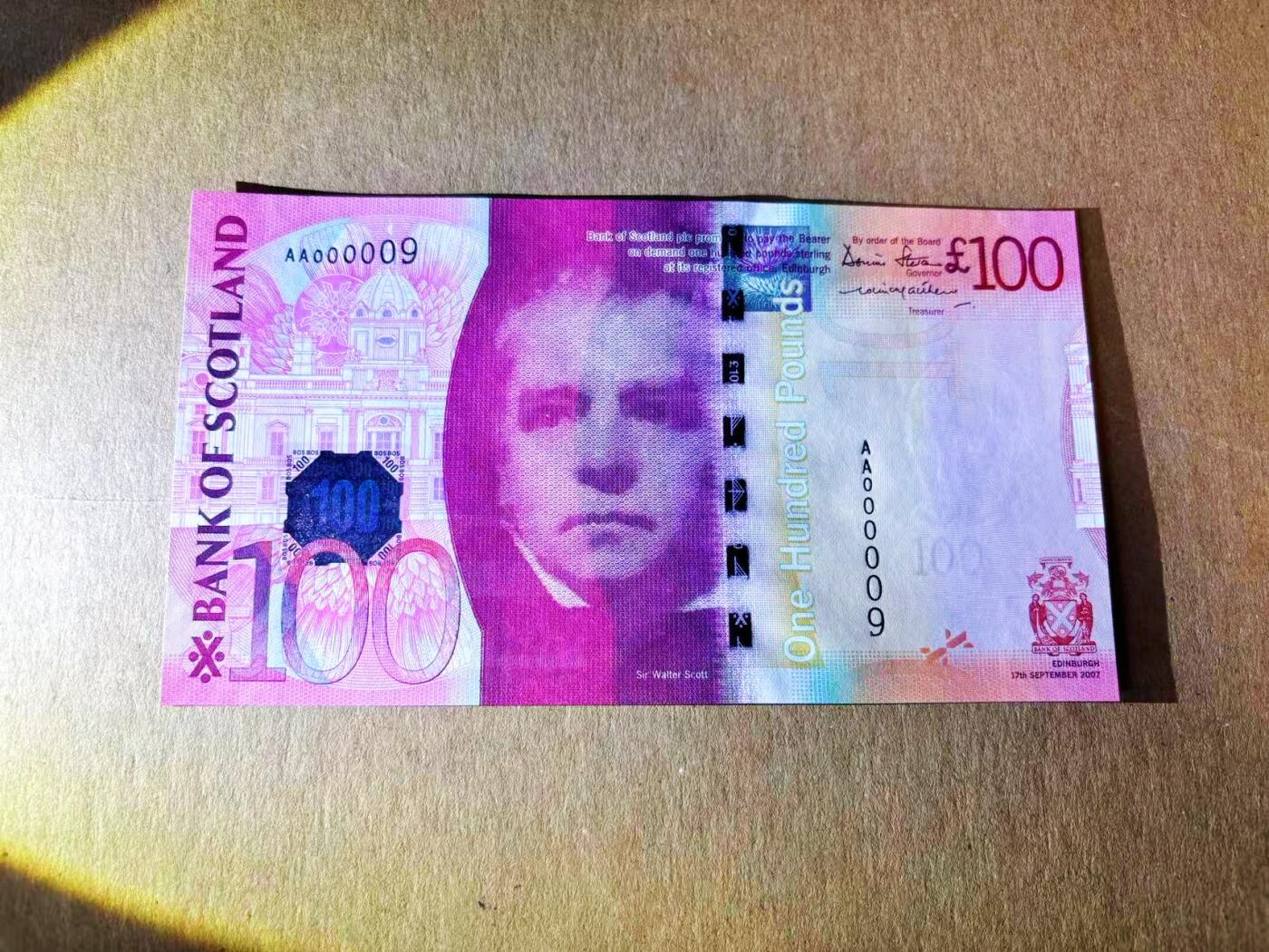 【Blue Auction】世界纸币精拍第776期——18级TOP拍卖/信誉/品质/专业/高效💫 【一组5张AA冠000009个位号全同套极罕见 含IBNS获奖钞 20镑有行长及司库长Stevenson & Matthew亲笔签名非常罕见 收藏级】苏格兰 2007年5-100镑 设计精美 全新UNC 油墨凹凸感非常好 单张9号的获奖钞价值就非凡（100镑水印处非受潮原因的荧光极轻微一小点反应 之前遇到过多张类似的苏格兰纸币都给了66分影响不大）