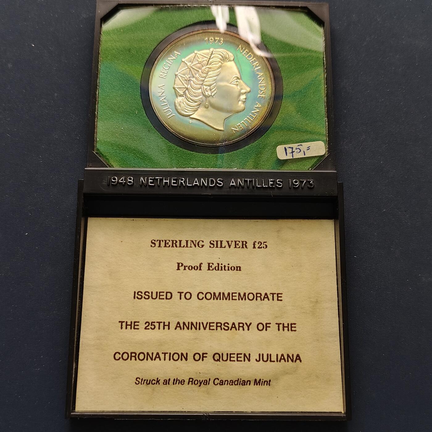 【全场包邮】纯粹捡漏拍495场-持续更新中 荷属安德列斯1973年25盾朱莉安娜女王登基25周年精制纪念银币-盒证全【45毫米42.12克，纯银价约779元（按20元银价折算）】