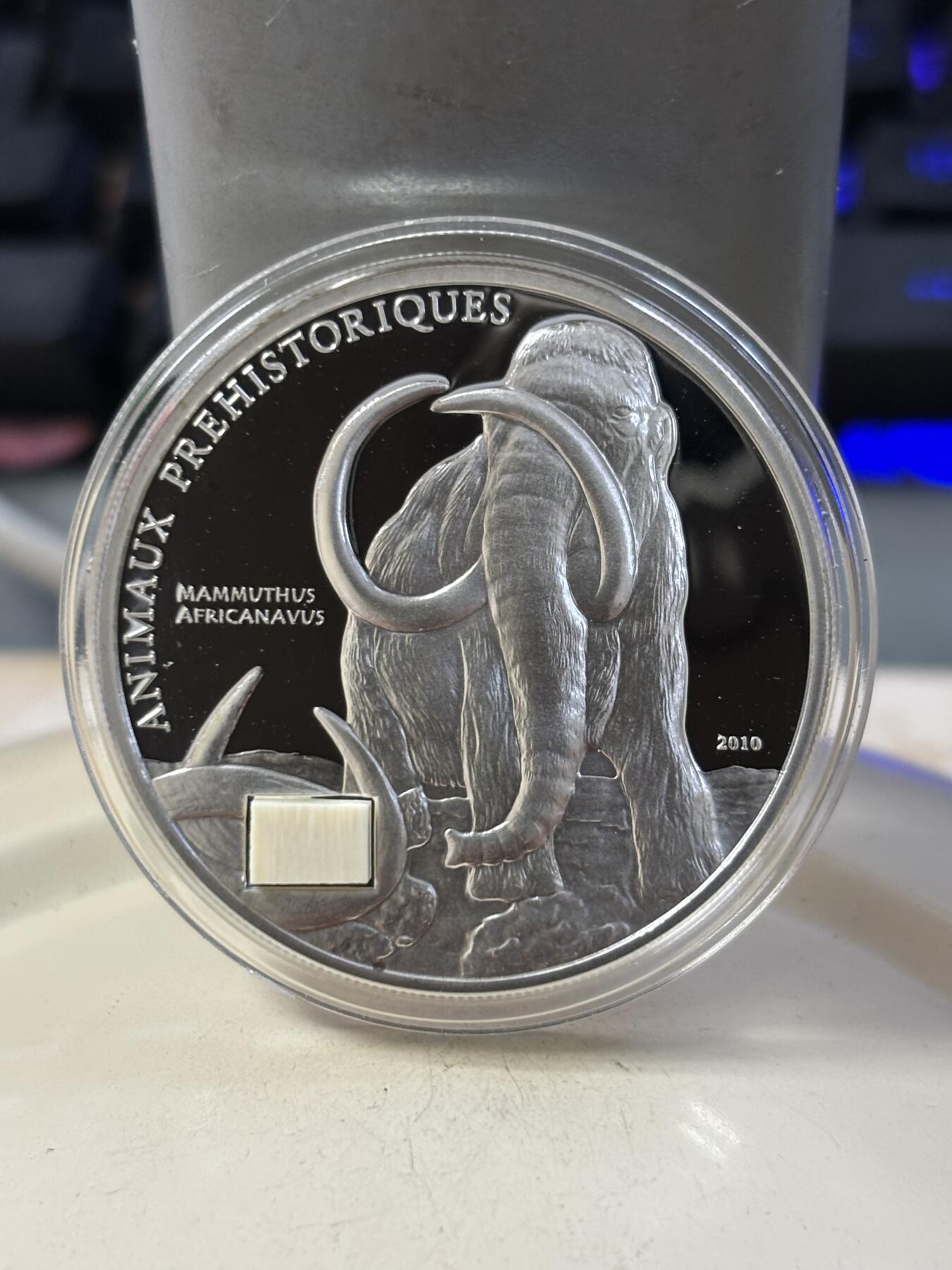 第188期拍卖 获奖币科特迪瓦2010年猛犸象镶嵌精制纪念银币，25克，925银，发行量2500枚，世界25种最美钱币之一