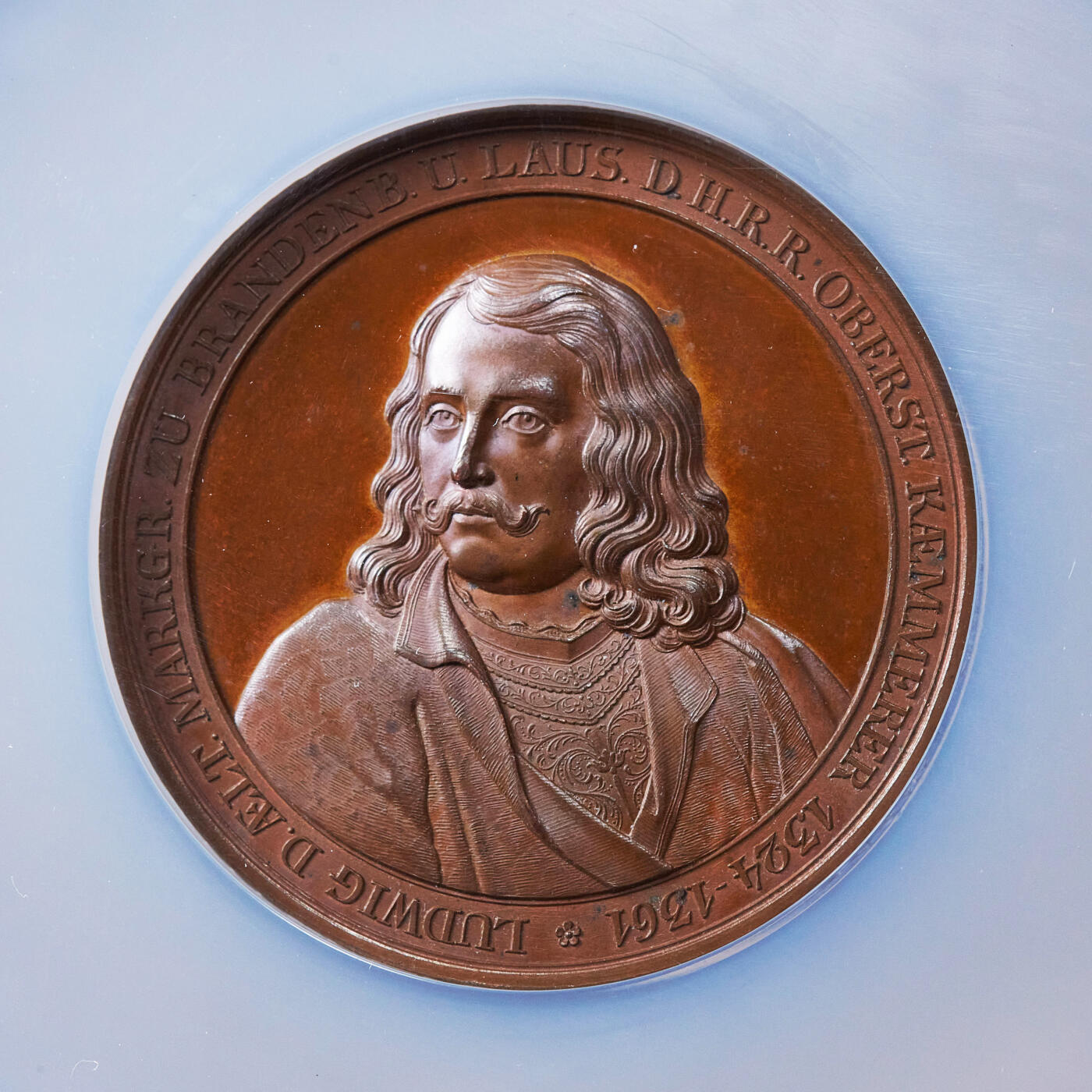 【俄甄集藏】“万象更新、马呈祥瑞”迎新春俄甄精品场-2026年(047)01-21 星期三 晚 19:30 全场包邮 德国1850年历史人物系列-勃兰登堡-拜罗伊姆边区伯爵路德维希·勃兰登堡大铜章，NGC MS64，高浮雕，巧克力包浆，顶级状态，名家Loos作品，类精制底板