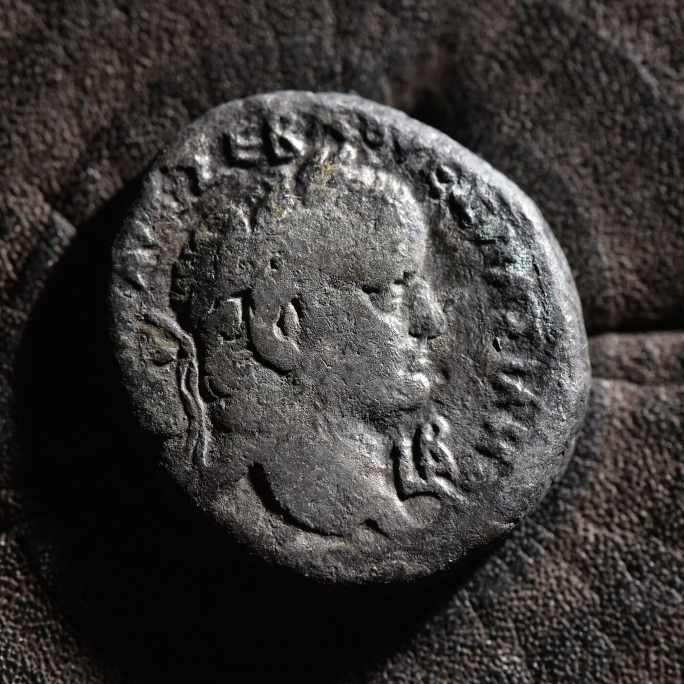 【良泉】【春节前最后一场】2月5日晚19.30点开拍！208组，本场结束后预存钱币的朋友请告知，将连同本场拍品一起邮寄，预祝诸位春节愉快！  【藏家出品A】10.48克，古罗马帝国，埃及行省，公元70年【少见】弗拉维王朝第一位皇帝韦斯巴芗，背胜利女神 四德拉克马银币，亚历山大港造币厂打制