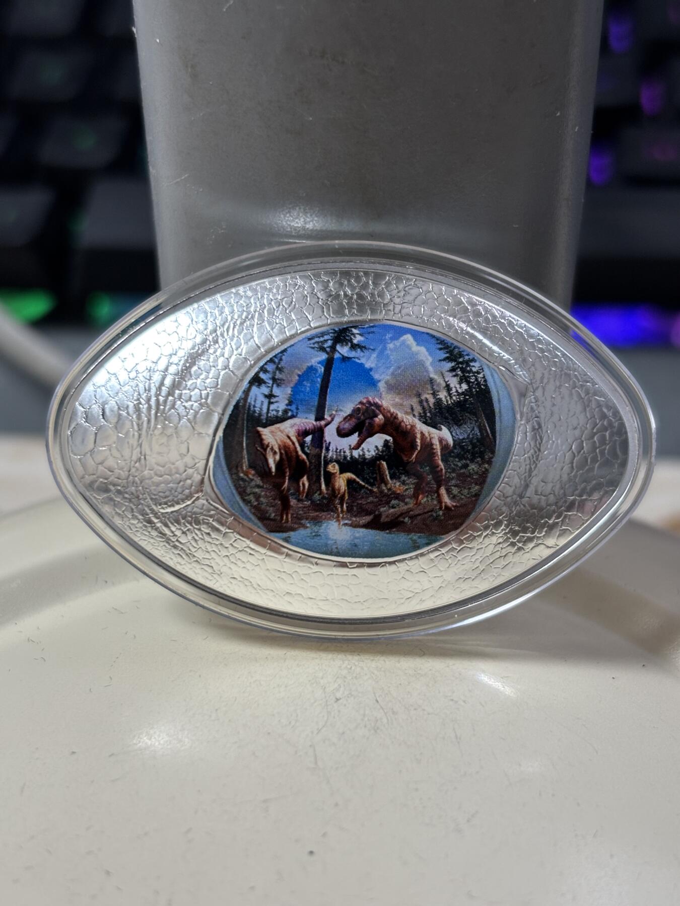 第188期拍卖 加拿大2025年恐龙之眼系列塔纳托龙1盎司椭圆形彩色银币，999银，发行8500枚