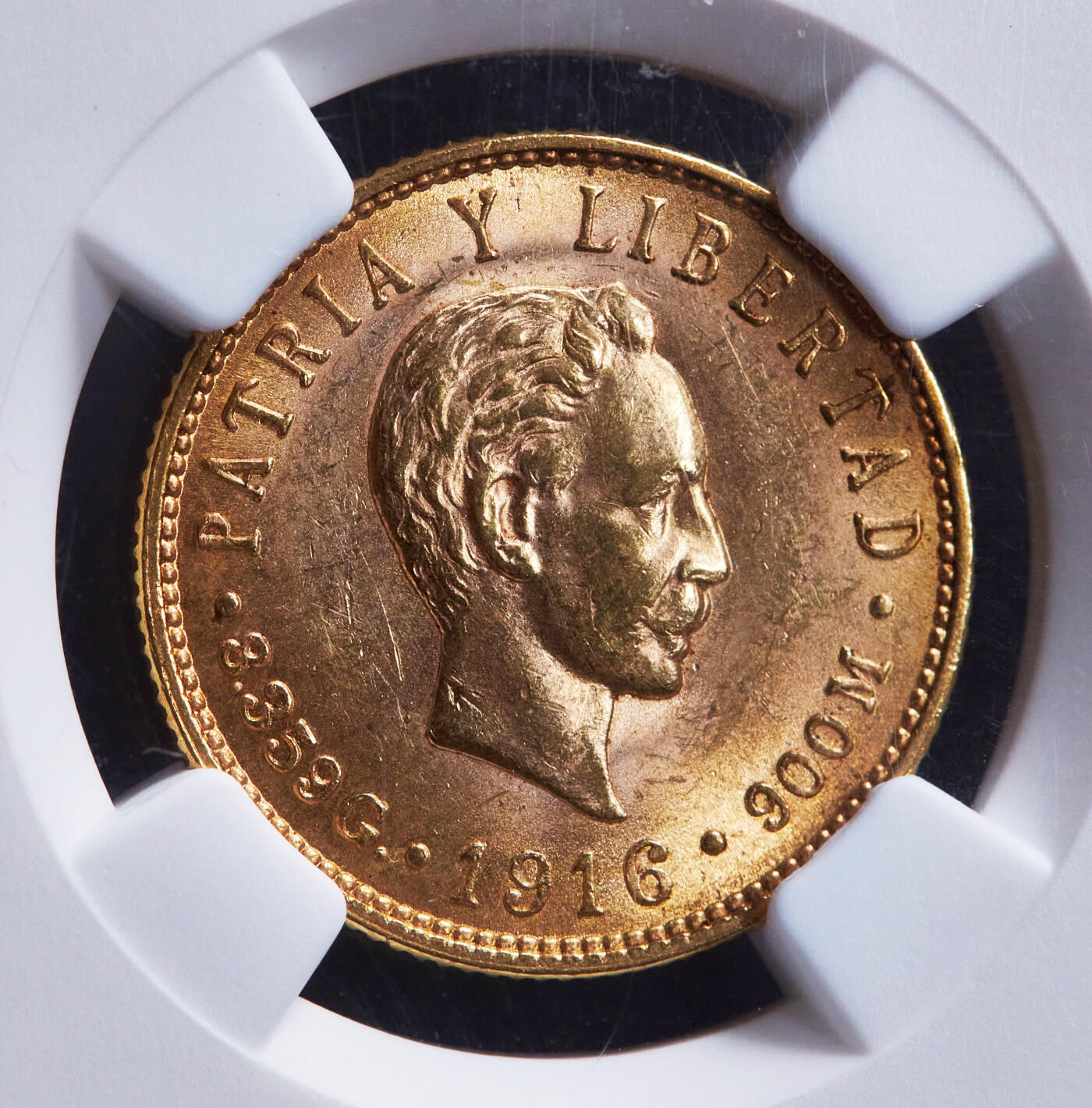 【俄甄集藏】“万象更新、马呈祥瑞”迎新春俄甄精品场-2026年(047)01-21 星期三 晚 19:30 全场包邮 古巴1915年国父何塞·马蒂肖像5比索金币，NGC MS62，转光品相，重8.3592克，900金，发行量69600枚，经典品种