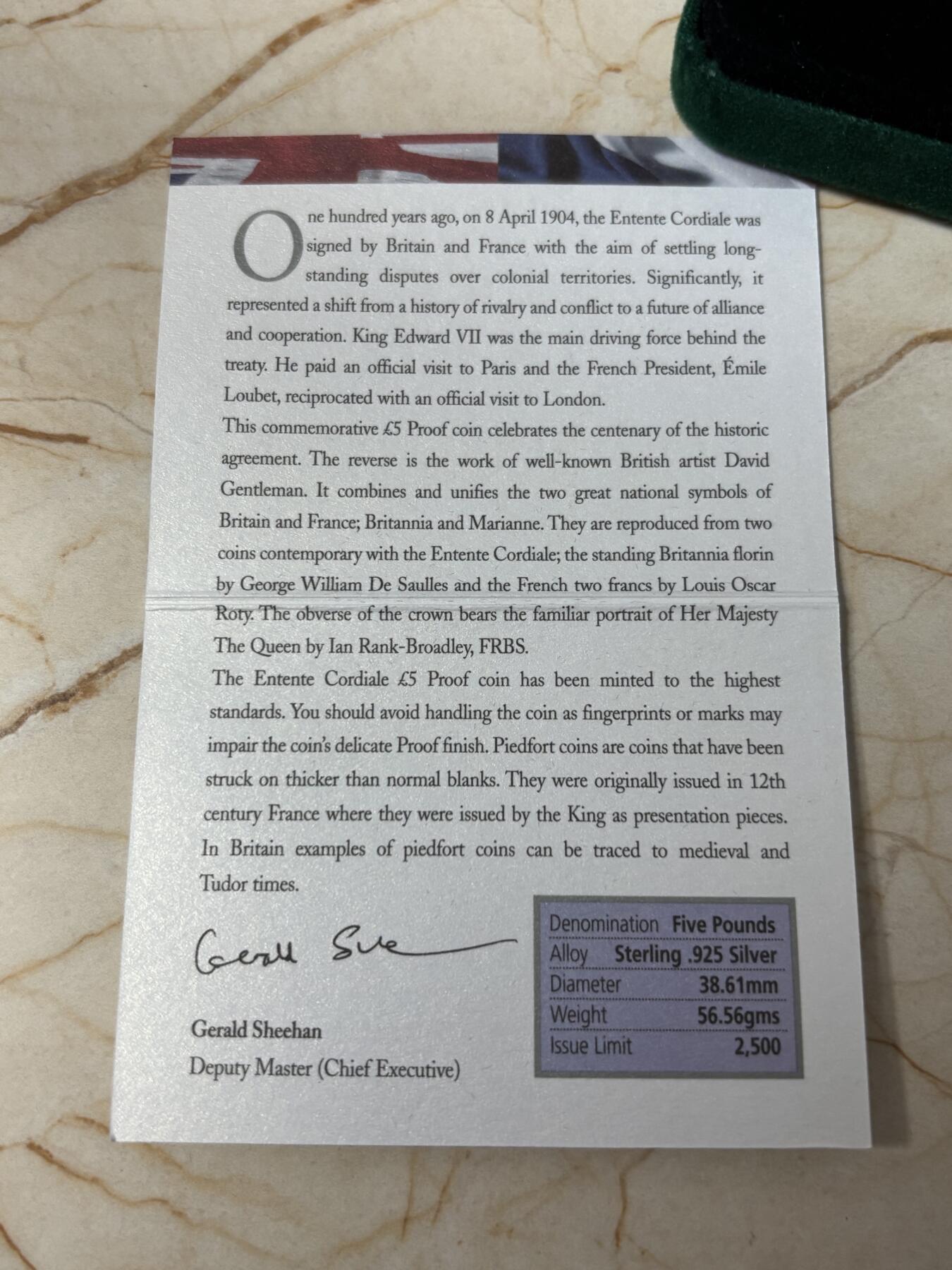 第188期拍卖 英国2004年英法友好协议100年精制加厚纪念银币，925银，56.56克，发行200枚，边缘有氧化