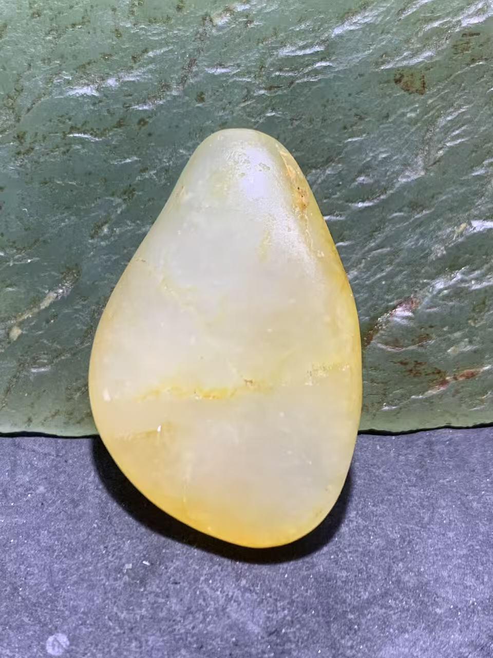 精美洒金皮和田玉独籽原石一颗，