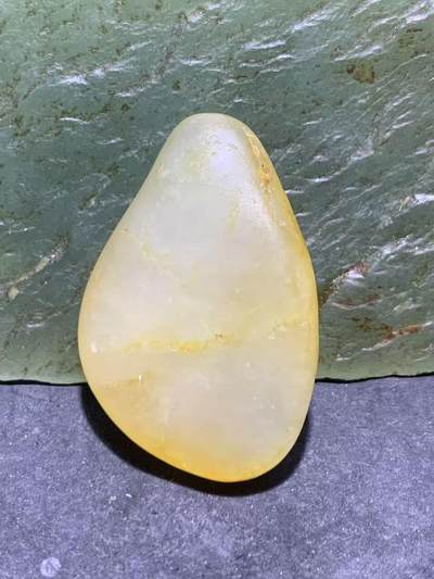 精美洒金皮和田玉独籽原石一颗， - 精美洒金皮和田玉独籽原石一颗，