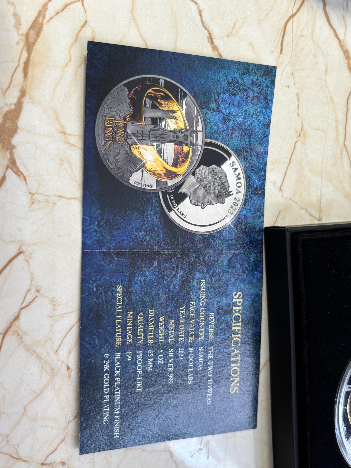 第188期拍卖 萨摩亚2023年指环王双塔奇谋5盎司钌化镀金银币,999银，发行199枚，女王脸上有瑕疵
