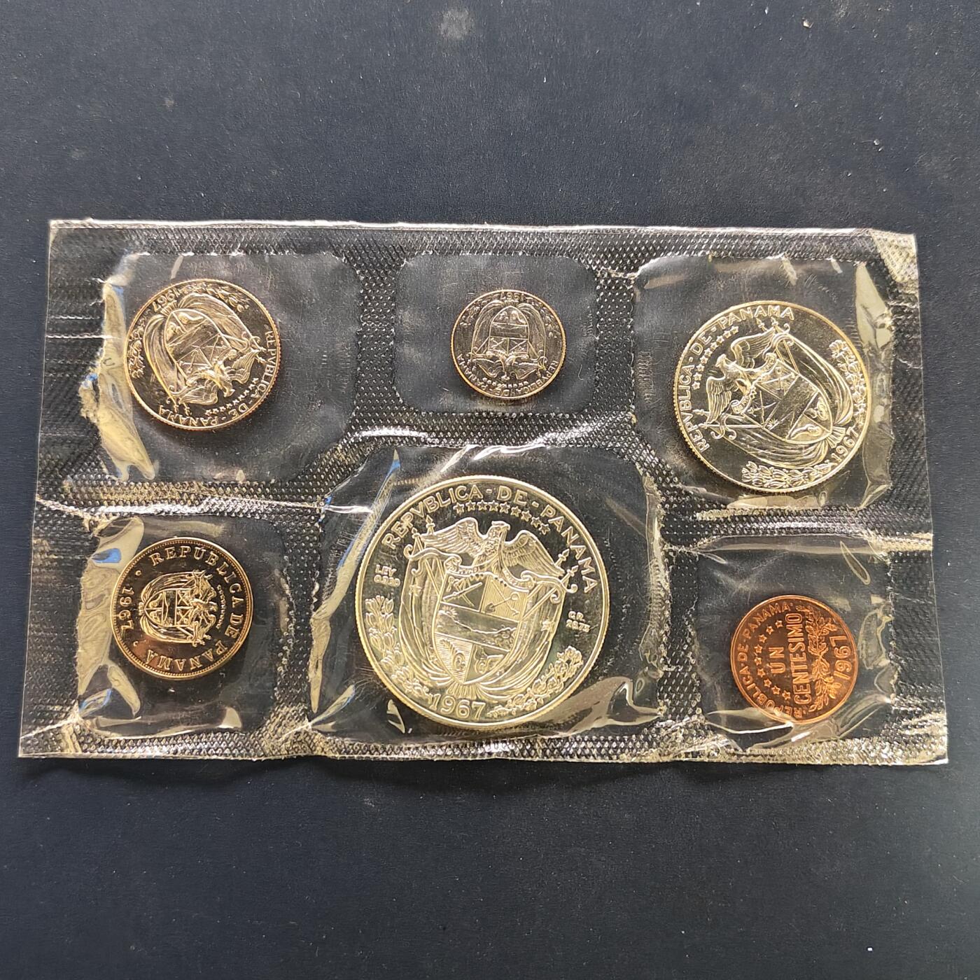 【全场包邮】纯粹捡漏拍495场-持续更新中 巴拿马1967年官方封装套币-含2枚银币