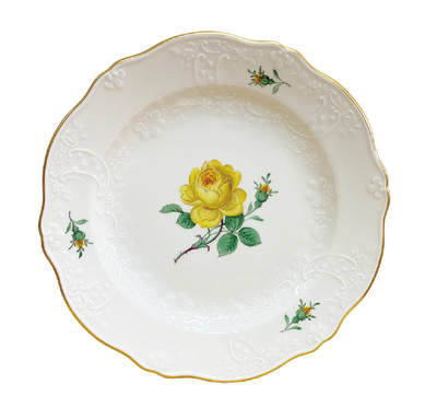 上海拍卖行2025年秋季古董珍玩拍卖会 - 德国梅森手绘黄玫瑰描金点心盘(直径:18.5cm)