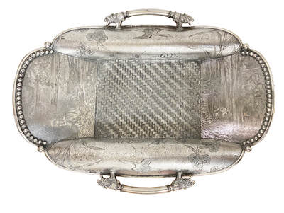 上海拍卖行2025年秋季古董珍玩拍卖会 - 19世纪英国Reed&Barton镀银手工錾刻编织纹兽耳四足果盘(L:32cm)