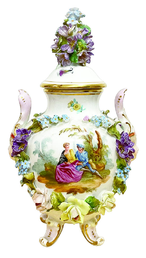 上海拍卖行2025年秋季古董珍玩拍卖会 约20世纪初德国品牌手绘德国之花配立体花卉描金带盖小赏瓶