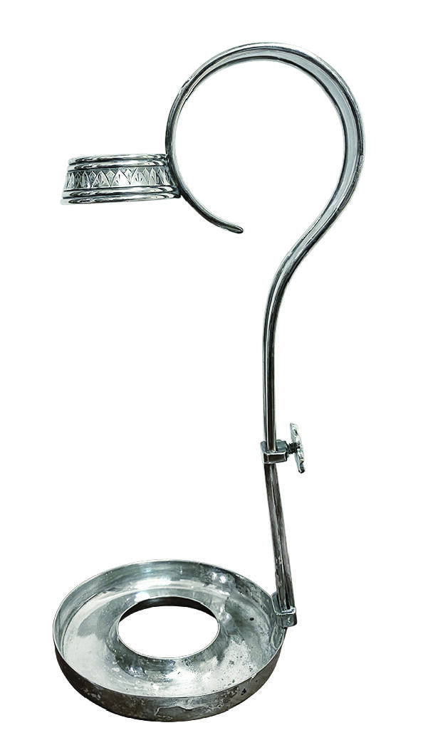 上海拍卖行2025年秋季古董珍玩拍卖会 19世纪英国镀银雕花红酒瓶手柄(可调节高度)