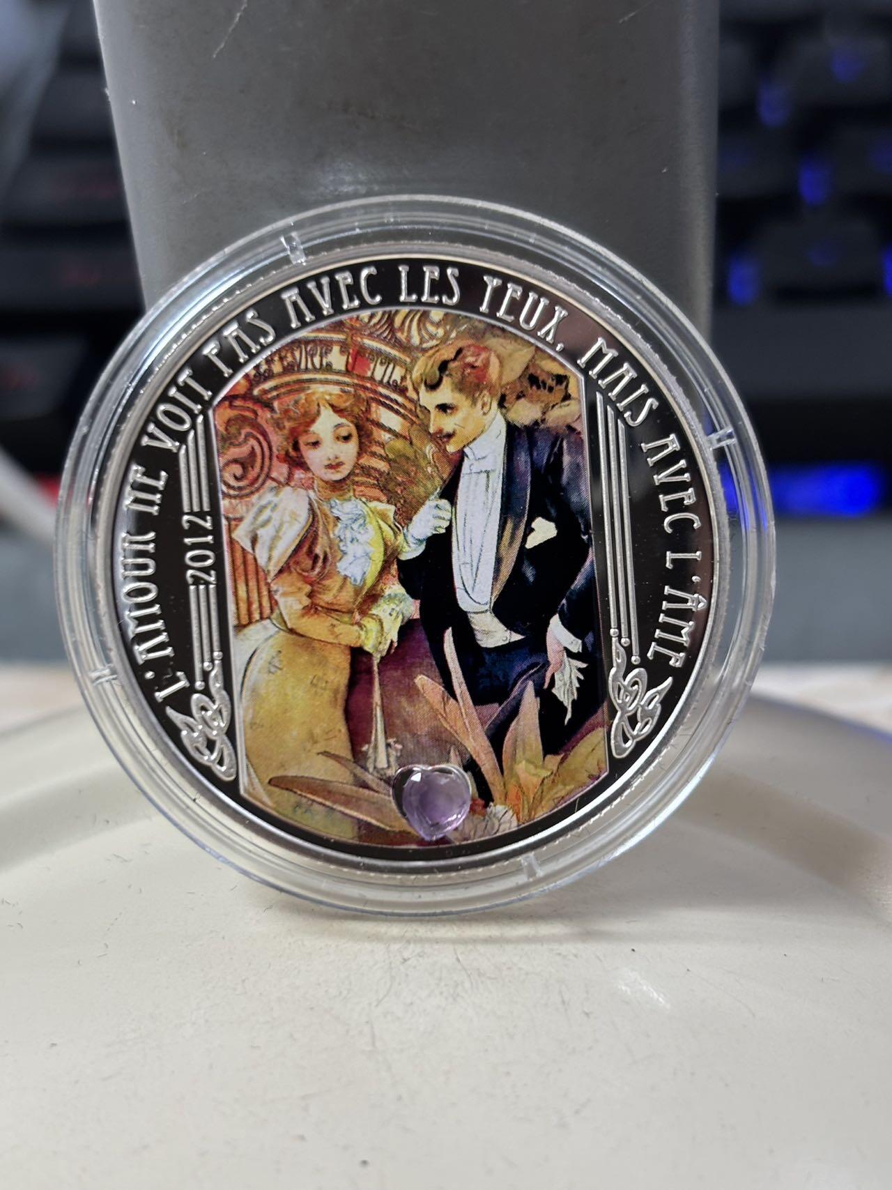 第188期拍卖 尼日尔2012年爱情语录镶嵌水晶彩色纪念银币，925银，20克，发行1000枚，塑料盒有裂痕