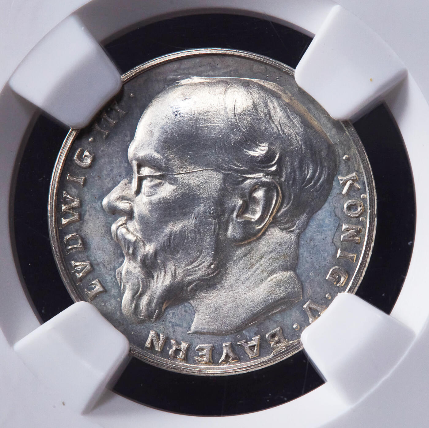 【俄甄集藏】“万象更新、马呈祥瑞”迎新春俄甄精品场-2026年(047)01-21 星期三 晚 19:30 全场包邮 德国巴伐利亚1913年路德维希三世10马克精制银样币，NGC PF64，稀有品种，卡尔·哥茨作品，季军分数