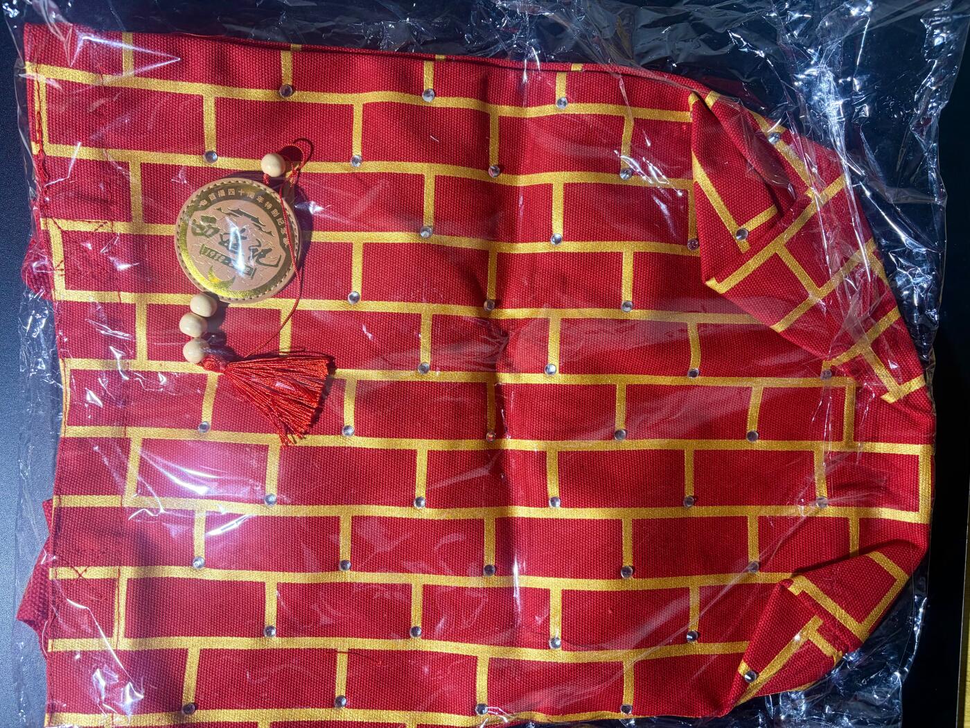 NO.21 好又多金牌大场，新店点关注不迷路！每周一站式配齐，方便凑单！（周6晚8点截拍，卖家送拍0抽成！） 敢问路在何方-1982版电视连续剧《西游记创作史》袈裟帆布袋&纪念章