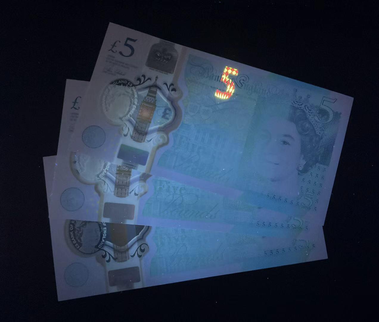 【礼羽收藏】🌏世界钱币拍卖第120期 英国绝版女王5英镑，AA冠尾66靓号一组共3张开窗口无刮擦痕(集冠首选)均绝品