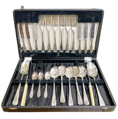 上海拍卖行2025年秋季古董珍玩拍卖会 - 英国谢菲尔德镀银餐具套组(原装盒)