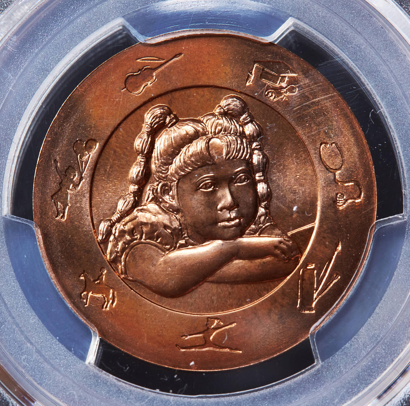 【俄甄集藏】“万象更新、马呈祥瑞”迎新春俄甄精品场-2026年(047)01-21 星期三 晚 19:30 全场包邮 泰国2012年儿童节童趣主题造币厂纪念铜章，PCGS MS64RB，转光品相