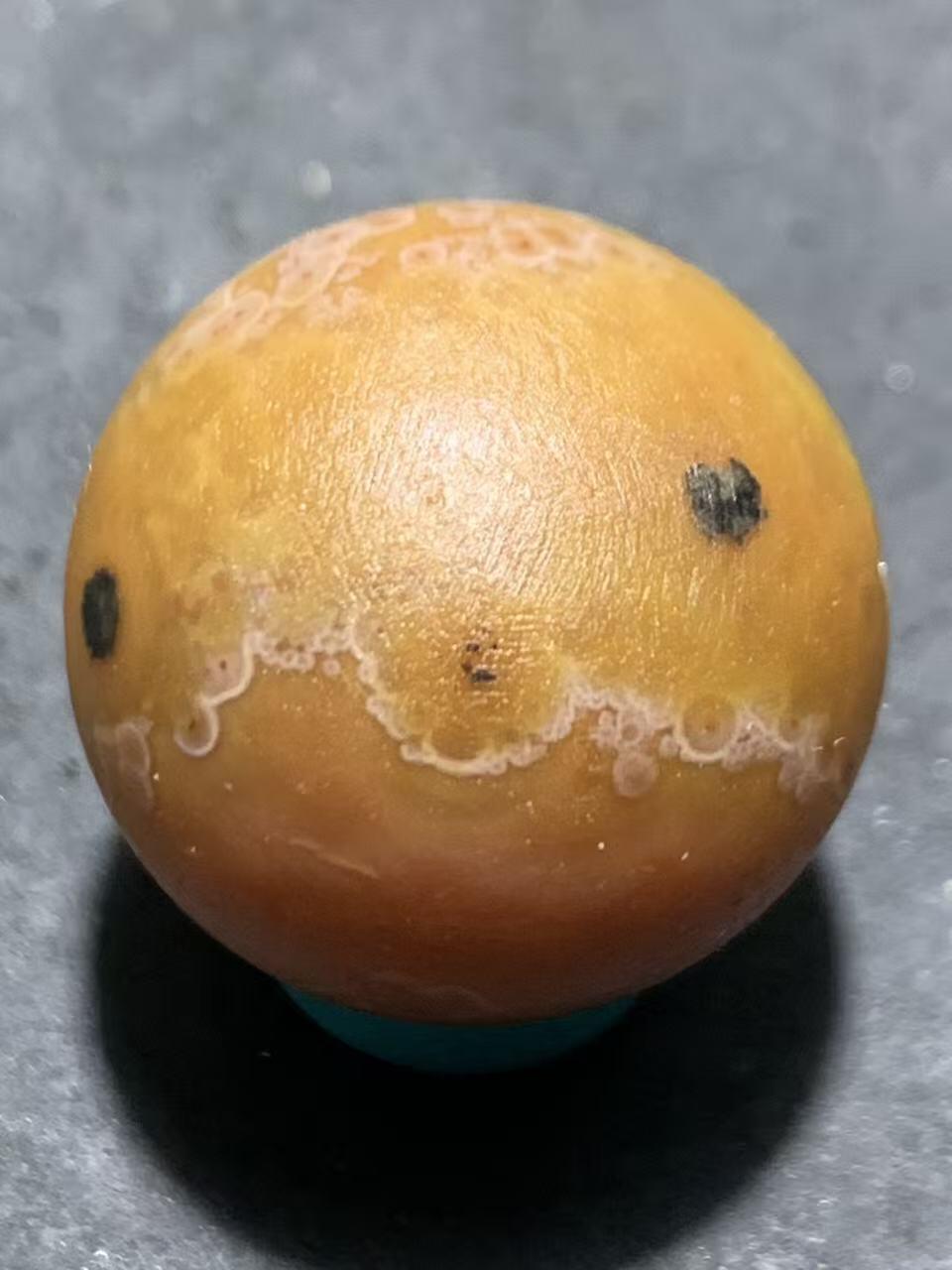 精美罕见亚光原皮天眼纹冻料战国红玛瑙圆珠一个，