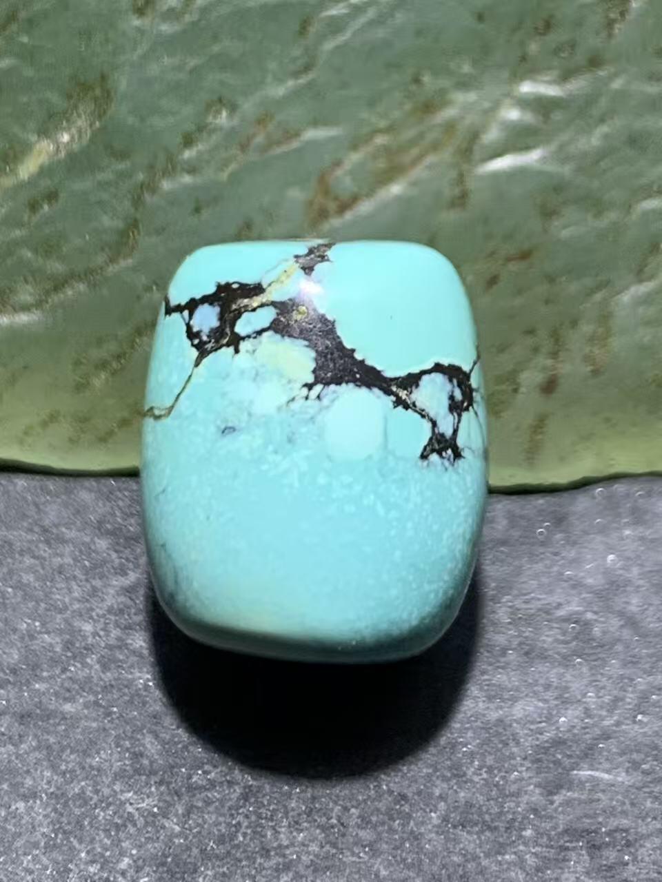 湖北十堰高瓷天空蓝网花松石桶珠一颗，