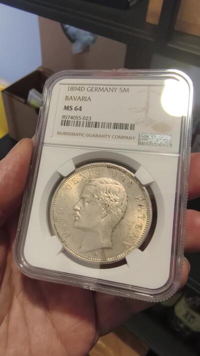 修遠堂世界钱币第101期 NGC MS64 1894年巴伐利亚5马克大银币，冠军分，稀少的早期年份