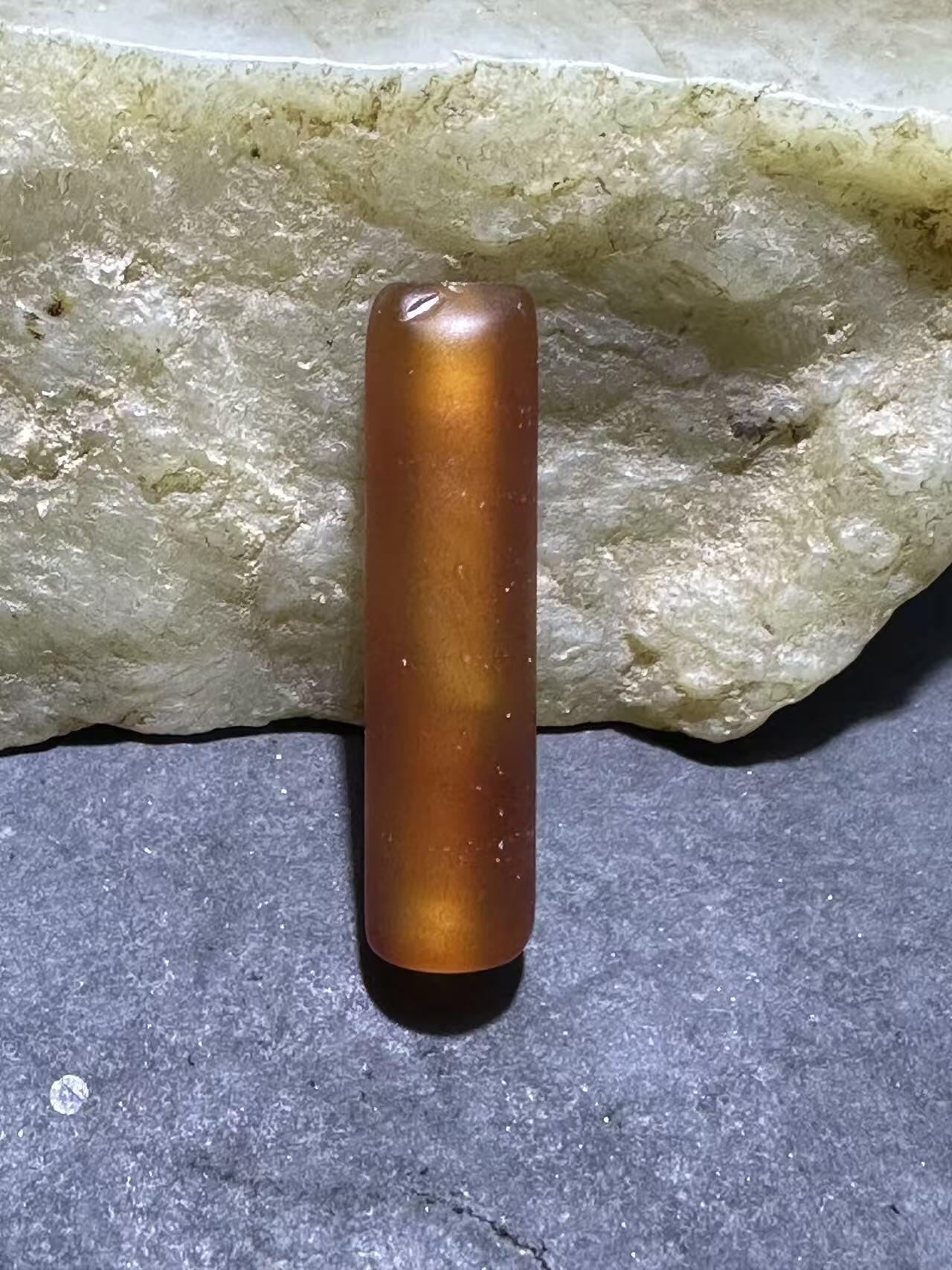 高玉化酒红色缠丝玛瑙通货直桶，桶珠一颗，