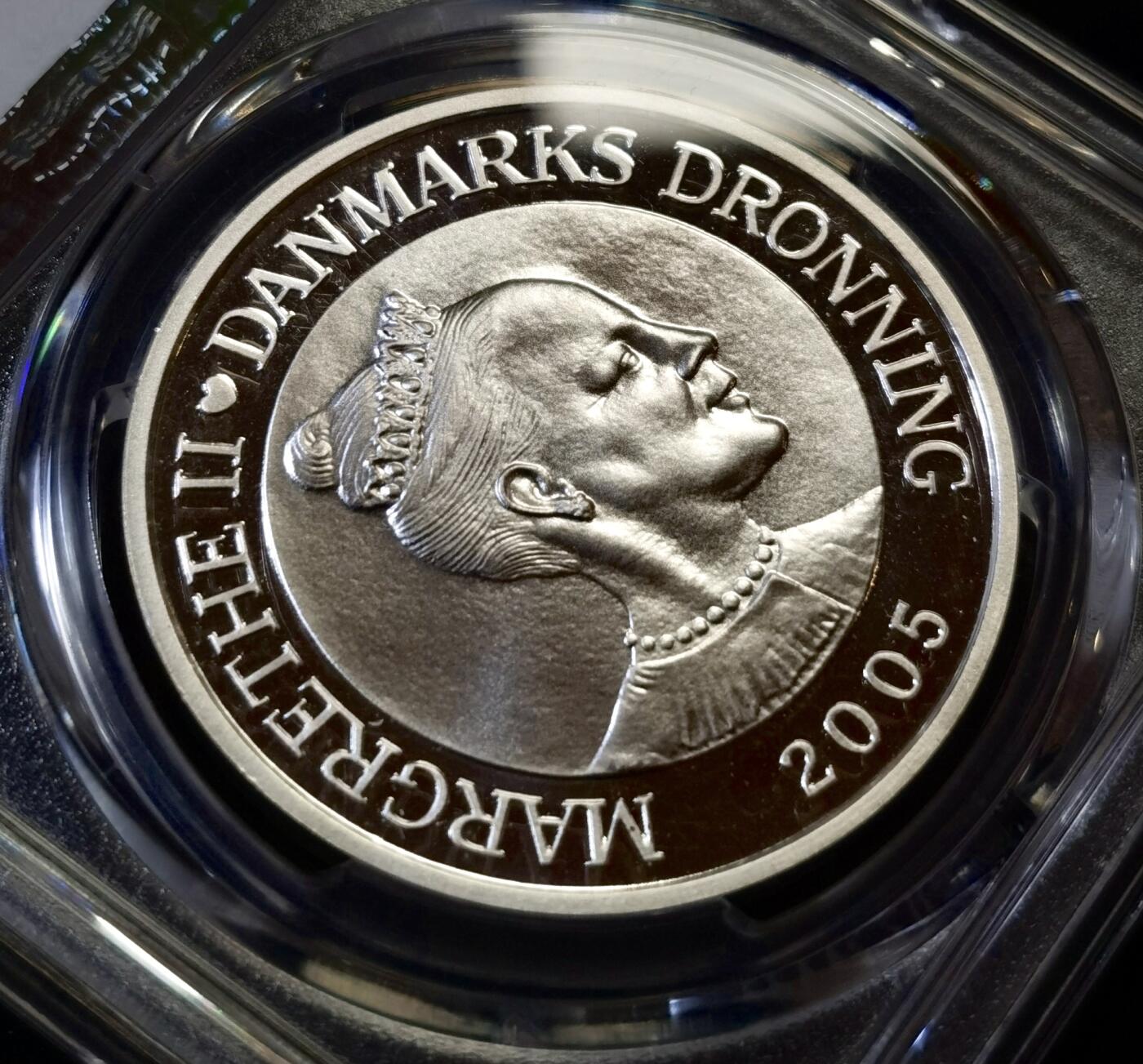 甄臻铺-世界币章拍卖（第48期）精品场拍品征集中，送拍享返佣金等优惠多多 PCGS-PR68DCAM 丹麦2005年10克朗安徒生诞生200周年系列丑小鸭（38毫米31.1克）精制纪念银币（更高分5枚）