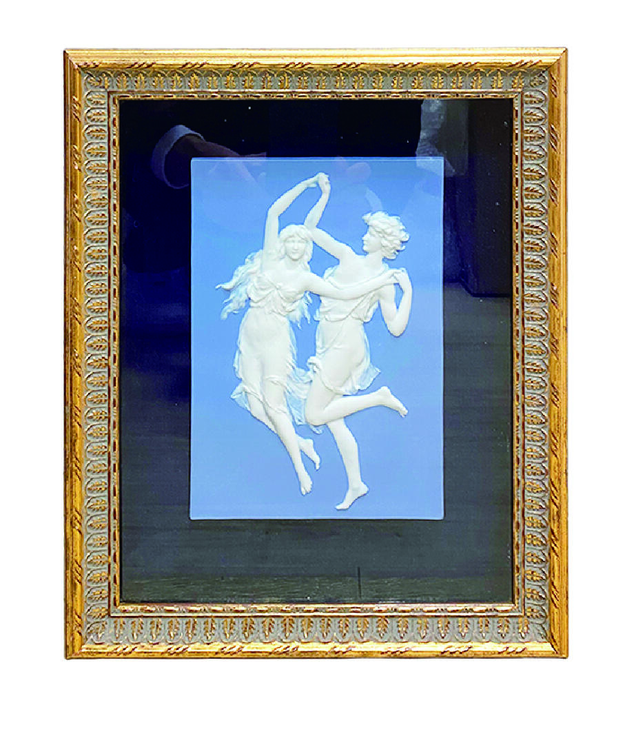 上海拍卖行2025年秋季古董珍玩拍卖会 英国Wedgwood碧玉畑石器PSP堆白人物瓷板画(14×21cm)