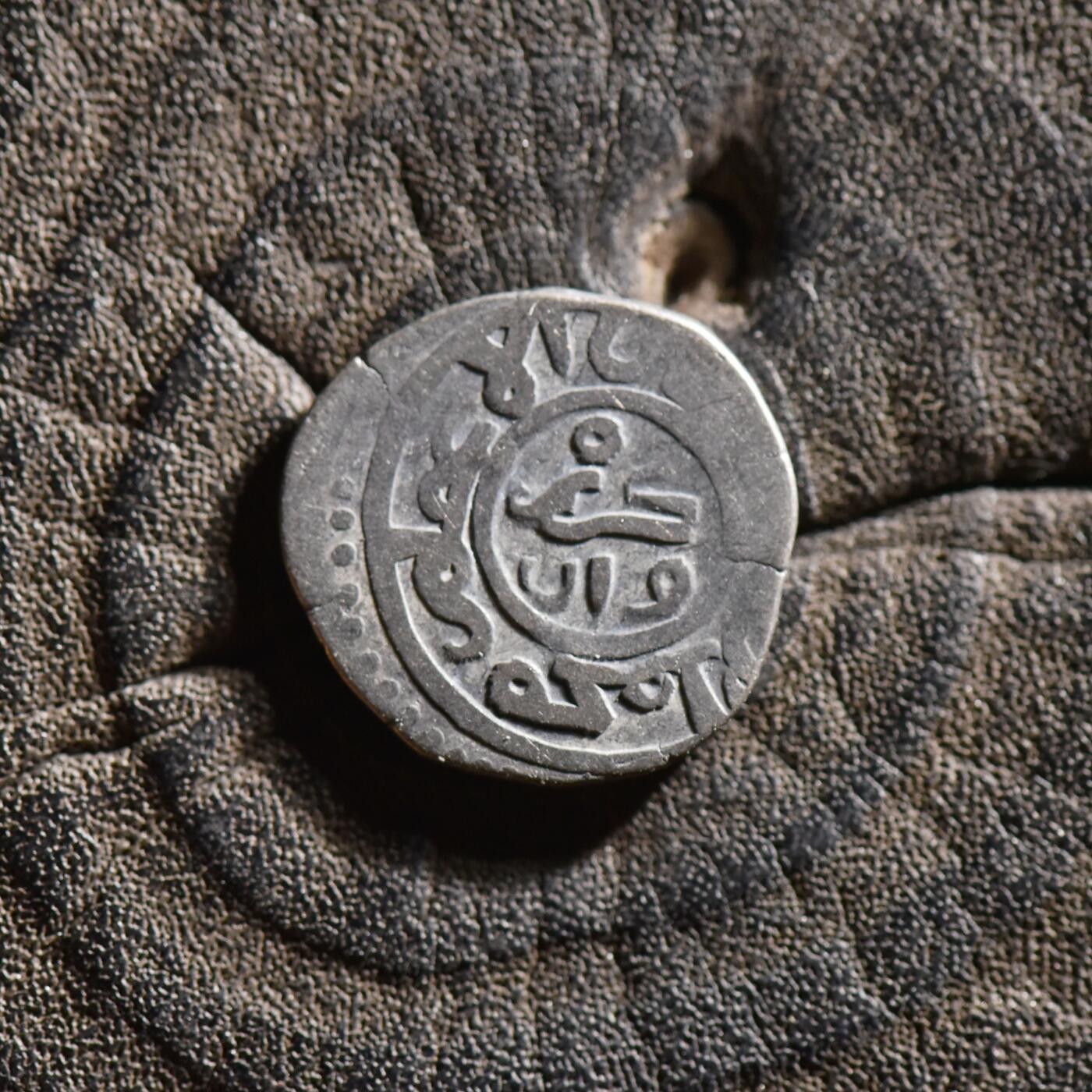 【良泉】【春节前最后一场】2月5日晚19.30点开拍！208组，本场结束后预存钱币的朋友请告知，将连同本场拍品一起邮寄，预祝诸位春节愉快！ 公元1200-1220年【花剌子模】阿拉乌丁·摩诃末，【特殊】铭文版，吉塔尔，2.5克