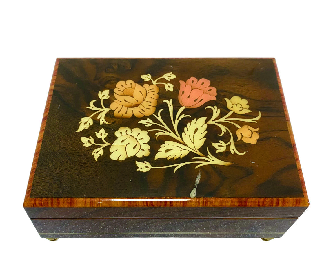 上海拍卖行2025年秋季古董珍玩拍卖会 意大利细木嵌音乐珠宝盒