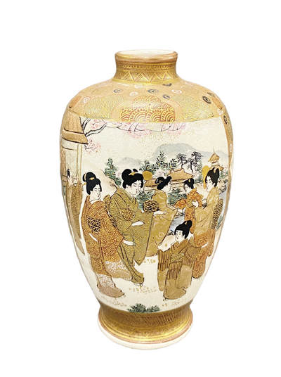 上海拍卖行2025年秋季古董珍玩拍卖会 - 约19世纪末日本萨摩手绘明治宫廷场景古董小花瓶(H:15.5cm)