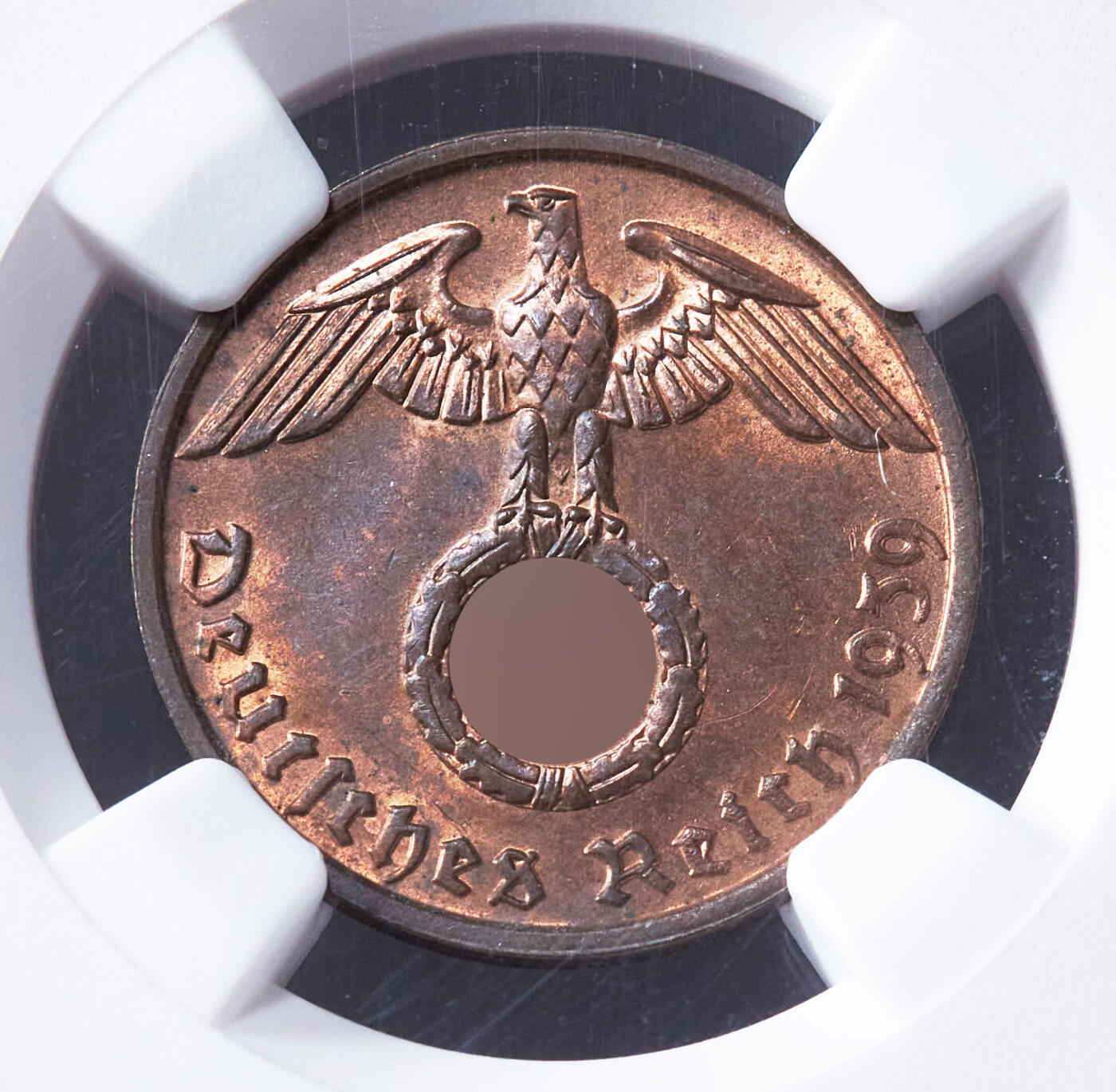 【俄甄集藏】“万象更新、马呈祥瑞”迎新春俄甄精品场-2026年(047)01-21 星期三 晚 19:30 全场包邮 德国第三帝国1939年B版/1937年E版2、5芬尼铜币一对，NGC MS63，转光品相，原图联系客服或者查询相关官网查看