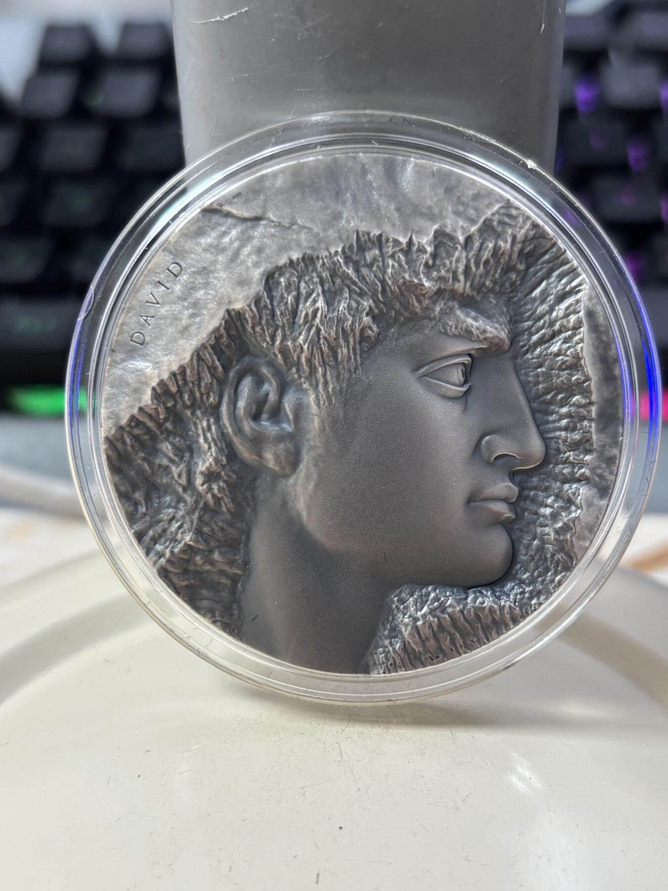 第188期拍卖 纽埃2022年雕塑系列1大卫2盎司高浮雕仿古纪念银币，999银，发行500枚