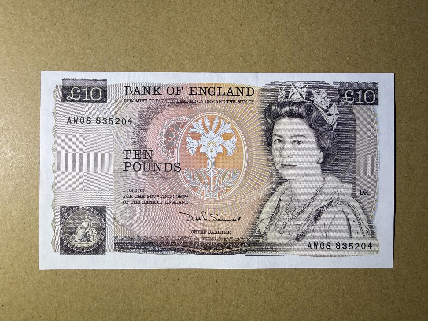 《艾美收藏》第229期-1.18周日外币荟萃 英格兰10镑 UNC D序列 女王