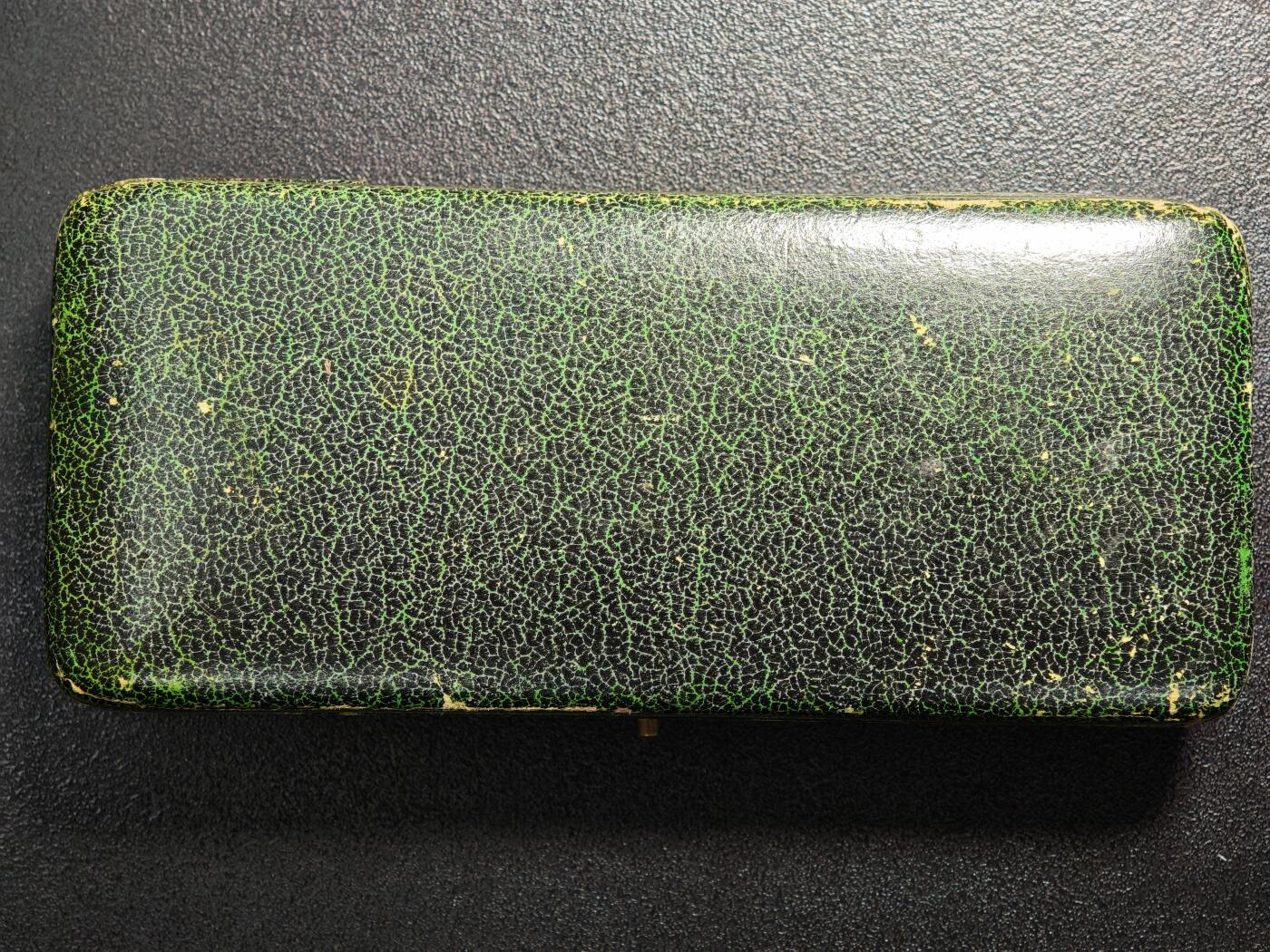 【德藏】世界币章拍卖第162期（拍品征集中~欢迎藏友联系） 2枚一组 带盒 1916年 德国一战动员“以金换铁”爱国捐献纪念铁章（也常称“Hosaeus纪念章”）这是一战时期德国政府为筹措战争资金推出的官方纪念物 经典品种 直径约：40mm,40.1mm；重约：17.2g,17.8g