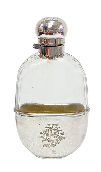 上海拍卖行2025年秋季古董珍玩拍卖会 - 19世纪英国Mappin&Webb制作镀银车料随身酒壶(H:13.5cm)