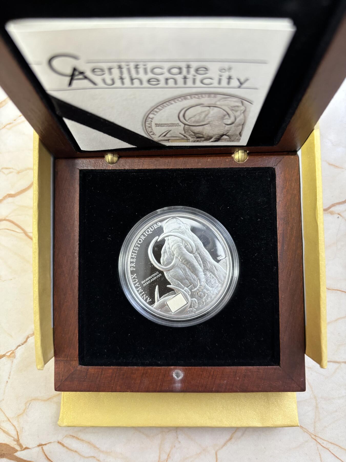 第188期拍卖 获奖币科特迪瓦2010年猛犸象镶嵌精制纪念银币，25克，925银，发行量2500枚，世界25种最美钱币之一