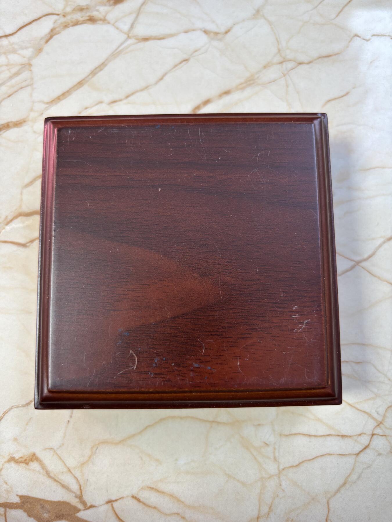 第188期拍卖 蒙古2005年达芬奇名作古代骑士镀金菱形纪念银币，1盎司999银，发行2500枚，有氧化